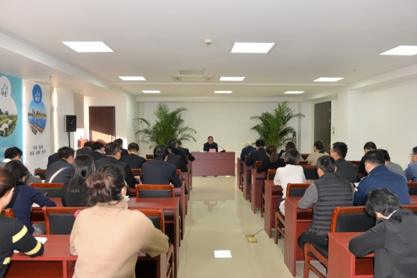 韦德官方网站投资公经理论进建中心组召开会议 通报进建市委十二届十一次全会心灵