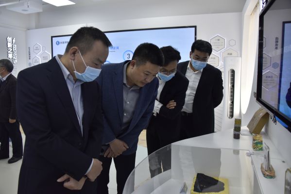 韦德官方网站司展览室揭牌启用