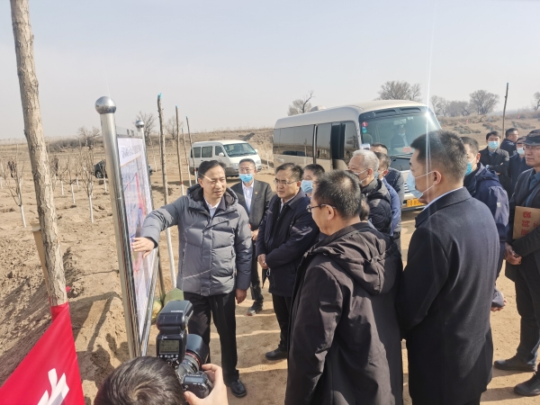 ɽ��ʡί��ί����ͷ��ί���¬�������а�ͷ�����ڽ�����