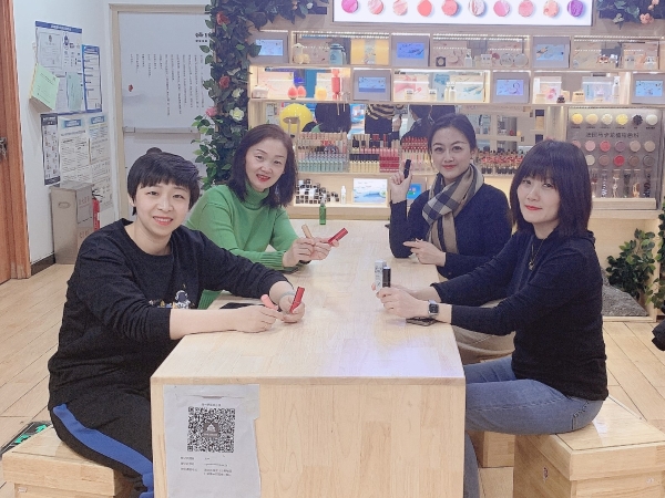 ��˾��֯��չ��ף�����ˡ������Ͷ���Ů��ϵ�л