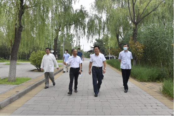 生态环保行业专家组一行到韦德官方网站投资公司调查调研