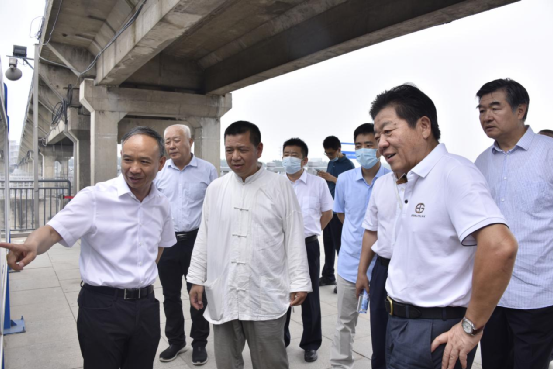 生态环保行业专家组一行到韦德官方网站投资公司调查调研