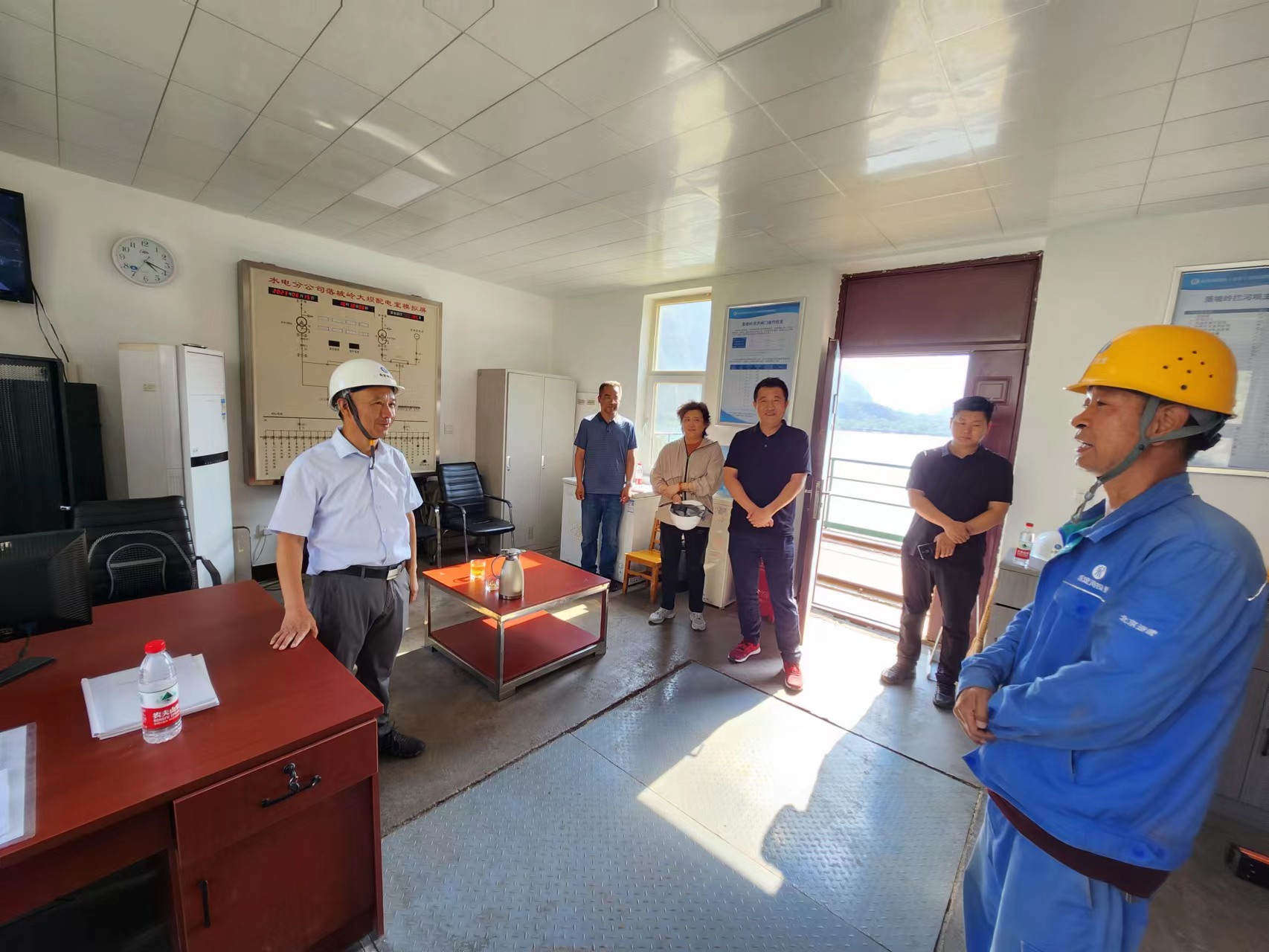公司重要辅导一行赴韦德官方网站山峡段调研