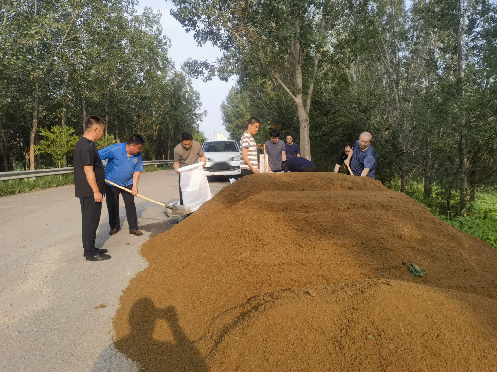 与洪水竞走，天津分公司共同武清区实现路口封堵