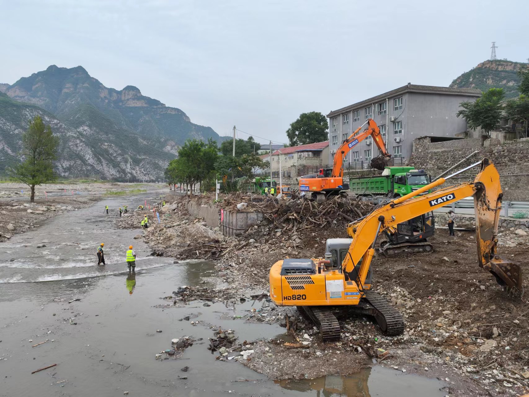 一刻一向！多点位联动加快推动门头沟河路应急算帐工作