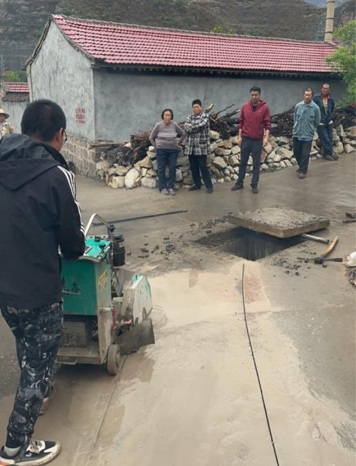 凝心聚力促发展 村落振兴显担任