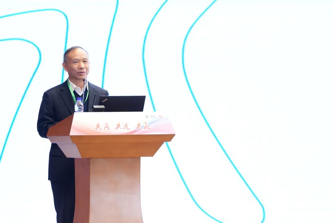 公司重要辅导应邀出席中粮业务成立十周年主题钻研会并作演讲