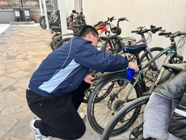 公司各级工会积极发展学雷锋自愿服务活动