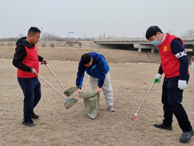 公司各级工会积极发展学雷锋自愿服务活动