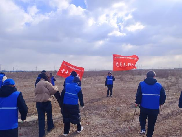 公司各级工会积极发展学雷锋自愿服务活动