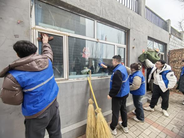 公司各级工会积极发展学雷锋自愿服务活动