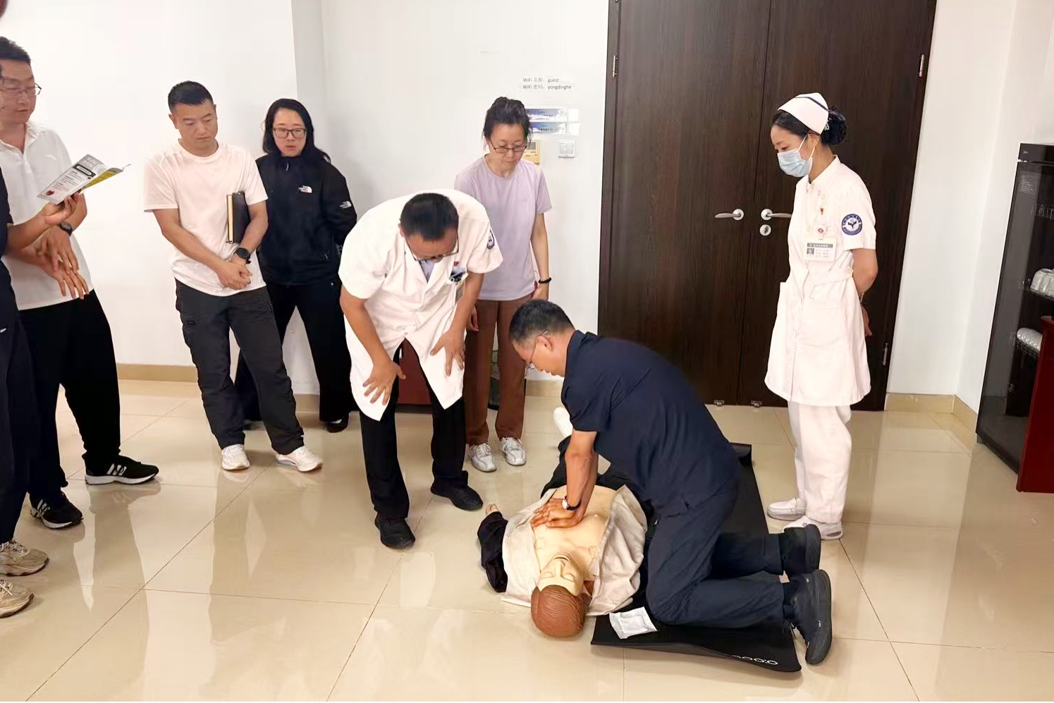 直面高温“烤”验 守护职工身心健全 | 第163期韦德官方网站大讲堂发展防暑急救健全专题培训 直面高温“烤”验 守护职工身心健全 | 第163期韦德官方网站大讲堂发展防暑急救健全专题培训
