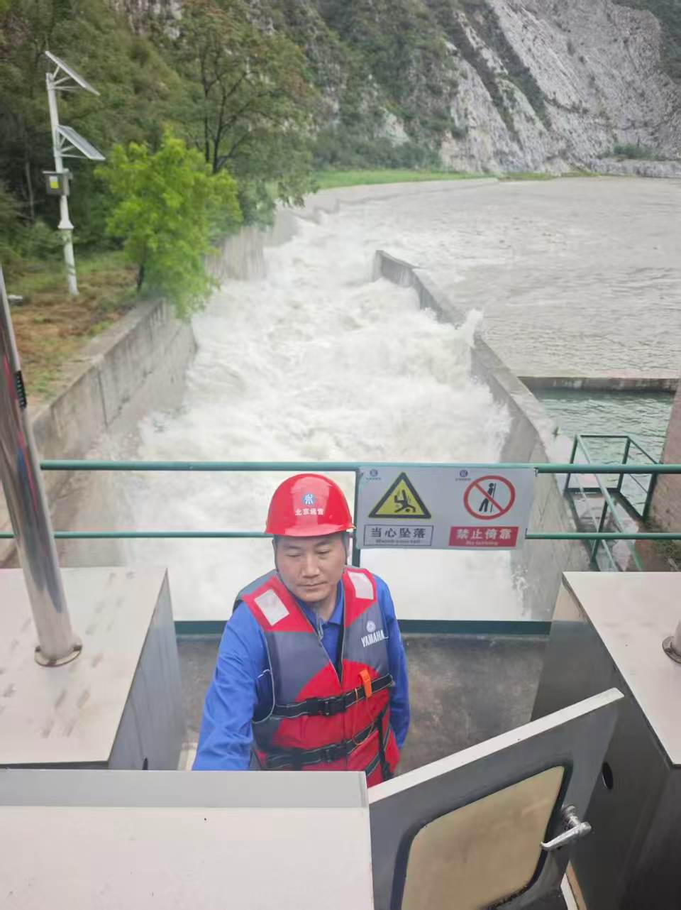 风雨中的旗号——记北京运营公司党怨卦杨的防汛坚守