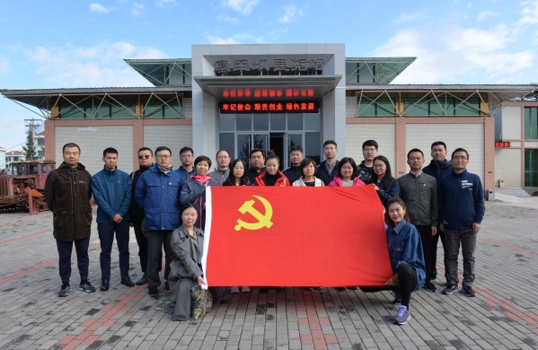 进建弘扬塞罕坝心灵 全力推动韦德官方网站治理 公司机关党支部赴塞罕坝参观进建