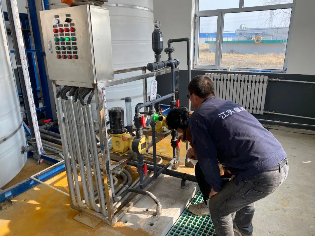 春节“不打烊”  书写“敬业福”